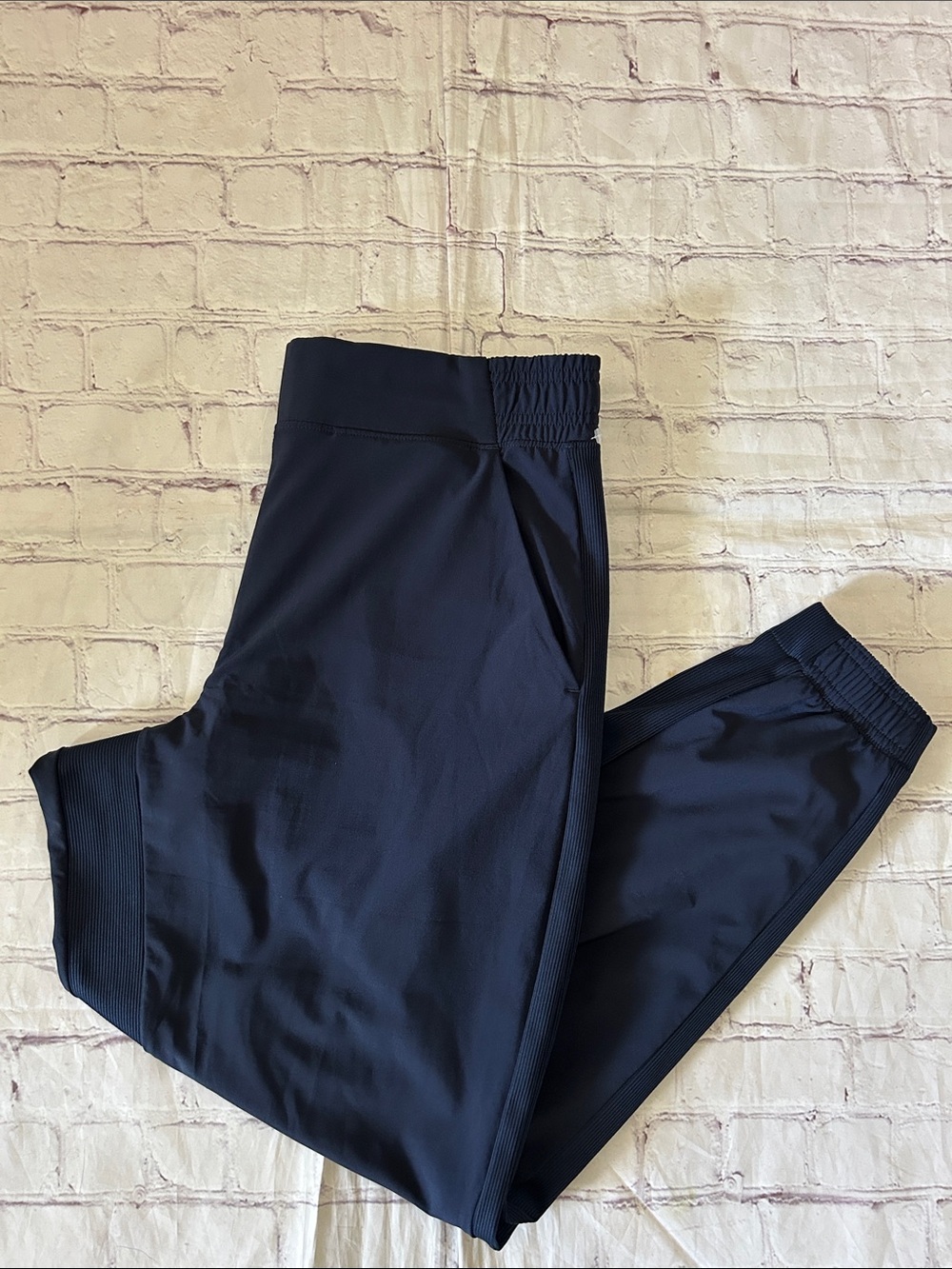 Athleta Brooklyn Mid-rise Jogger Navy Size 10 Petite Lightweight Travel - Picture 2 of 6